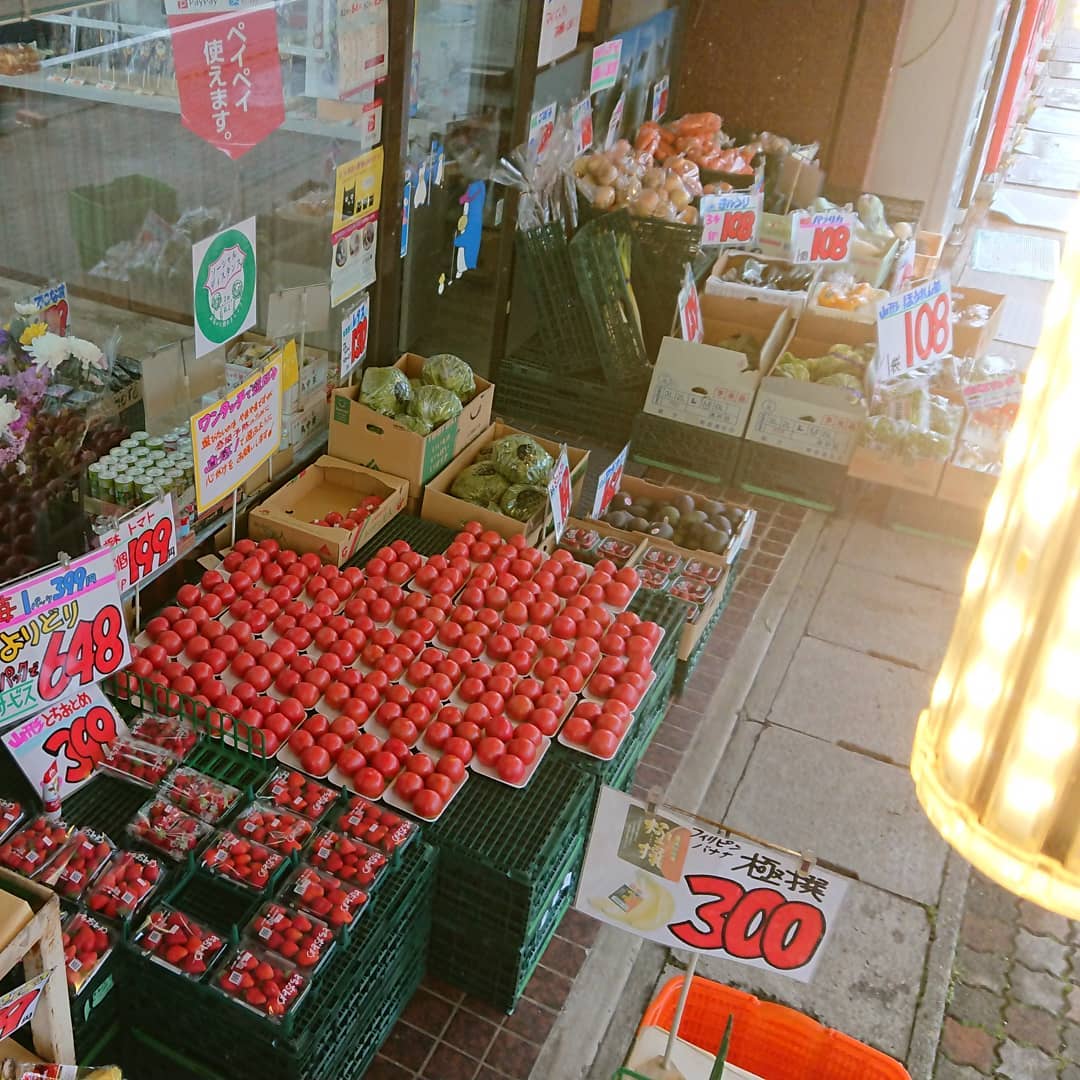 【ドローンアイ️】
店頭上空から️
雨降りでなんだか車の通りも少ないなあ～