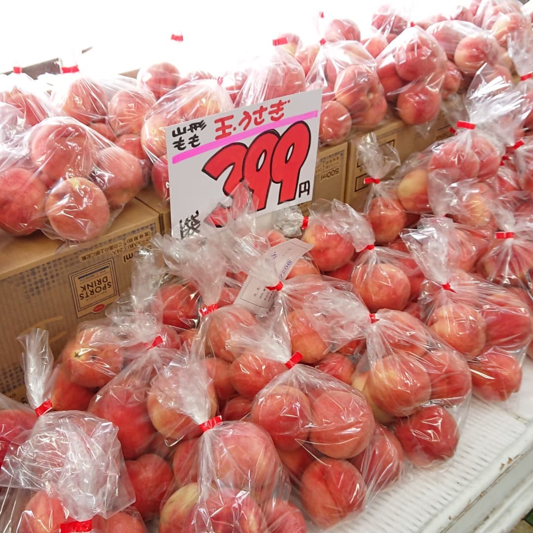 【山形桃】
『玉うさぎ』入りました～️
硬い桃『美晴白桃』は1箱999円
バナナの箱売りは最終価格