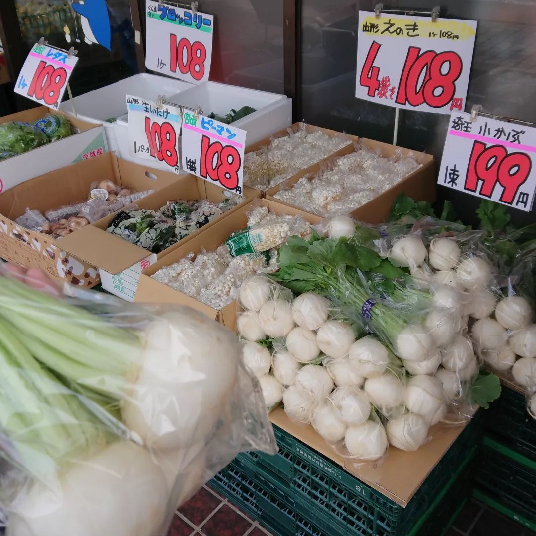 かぶ、ピーマン、レタスがお薦め～
えのきは4個108円